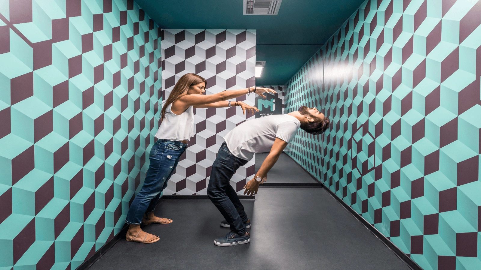 illusion rooms featured image exhibits list moi ath 1600×900 (1)